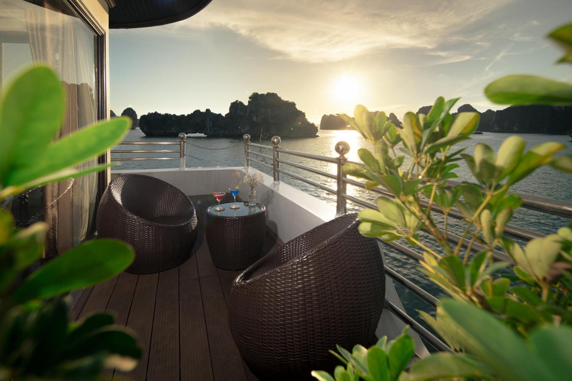 Athena Royal Cruise - Luxury In Halong Bay 5*