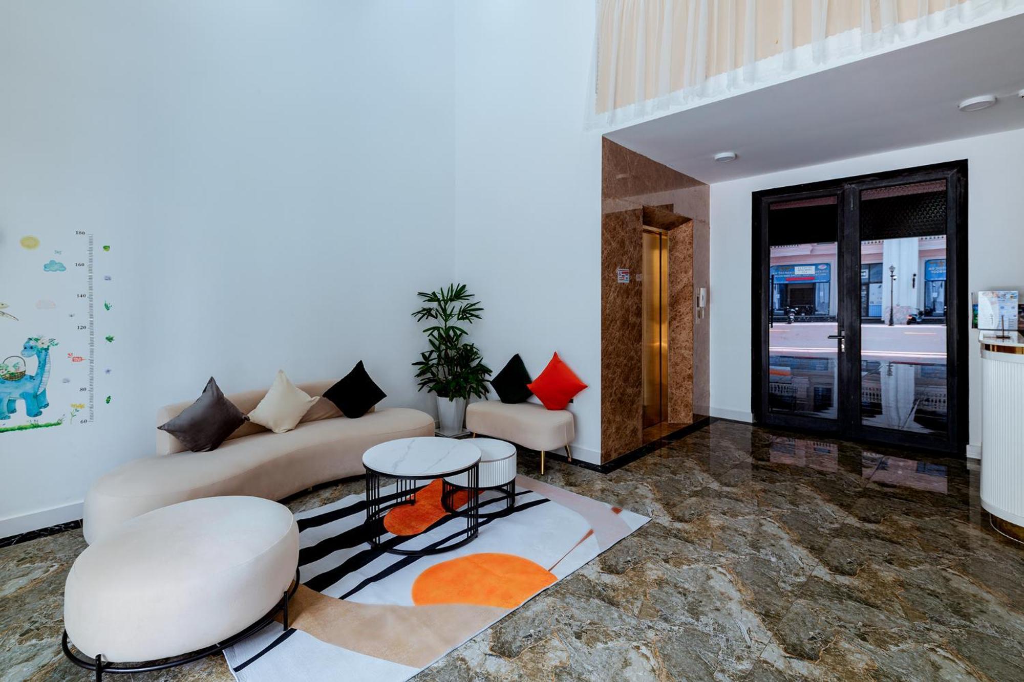 Lalisa Grand World Hotel *