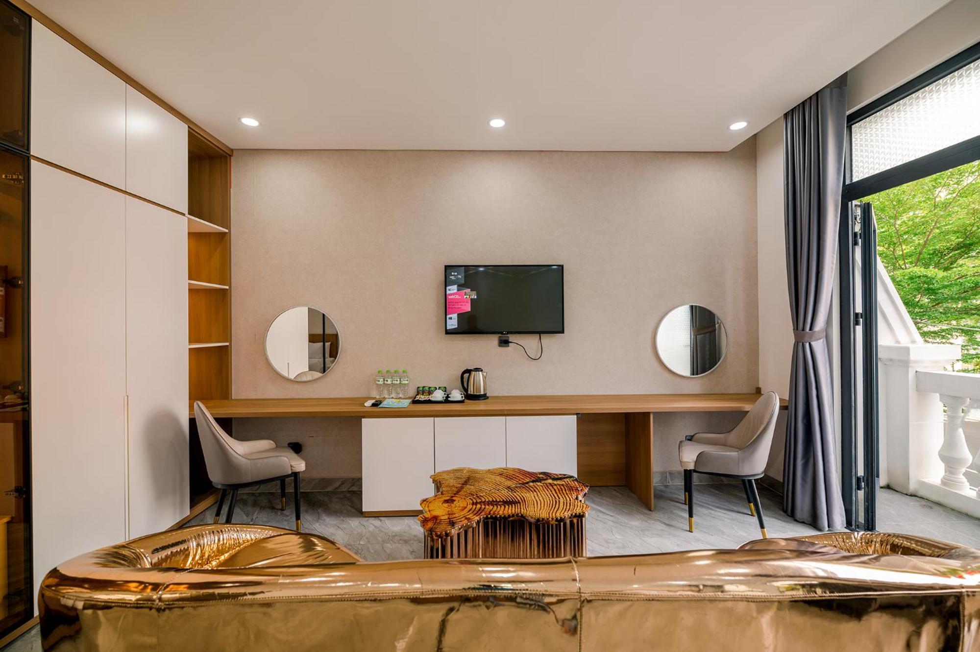 Lalisa Grand World Hotel *