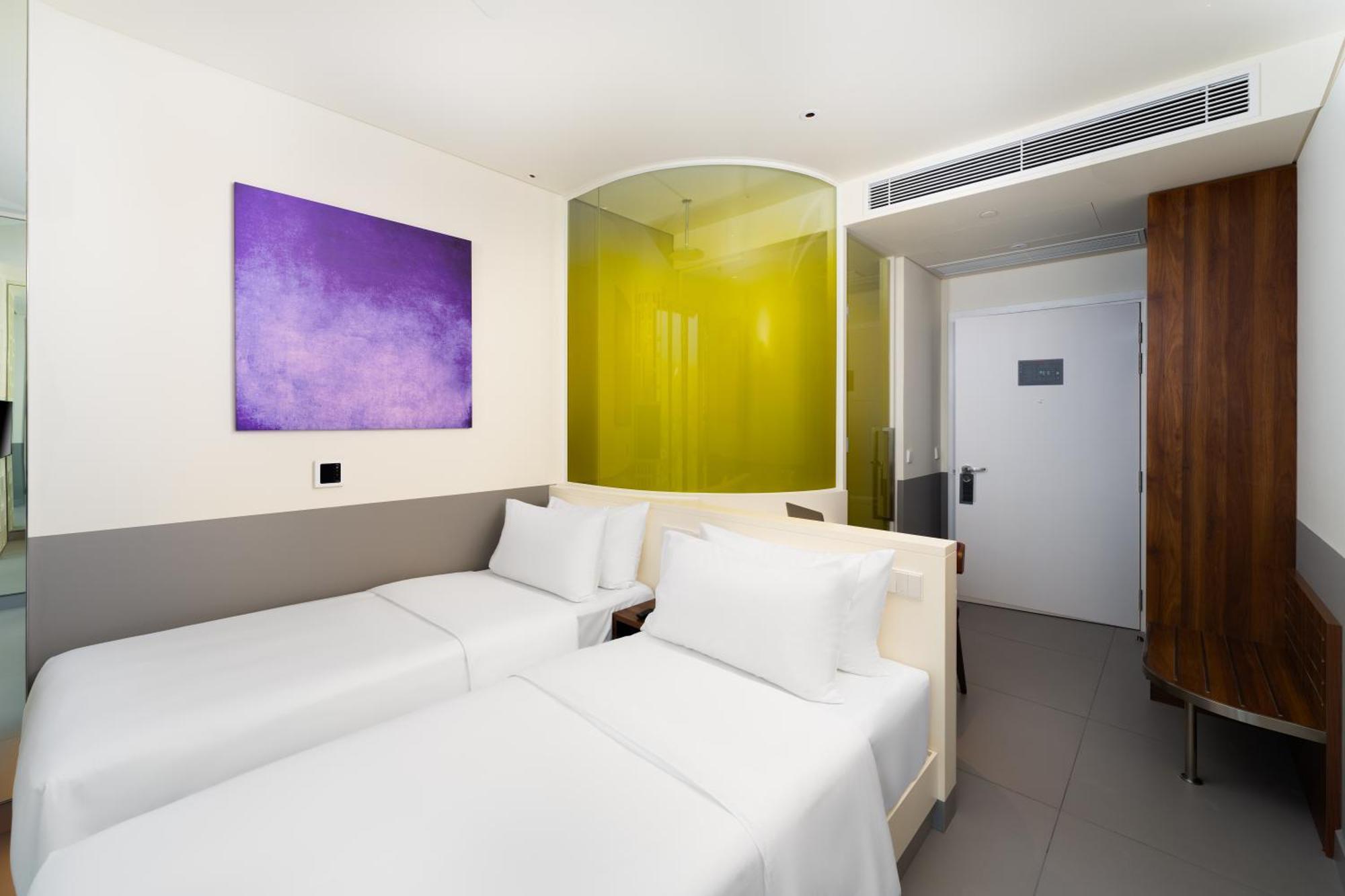 Wink - 24hrs & Rooftop Pool Bar 4*