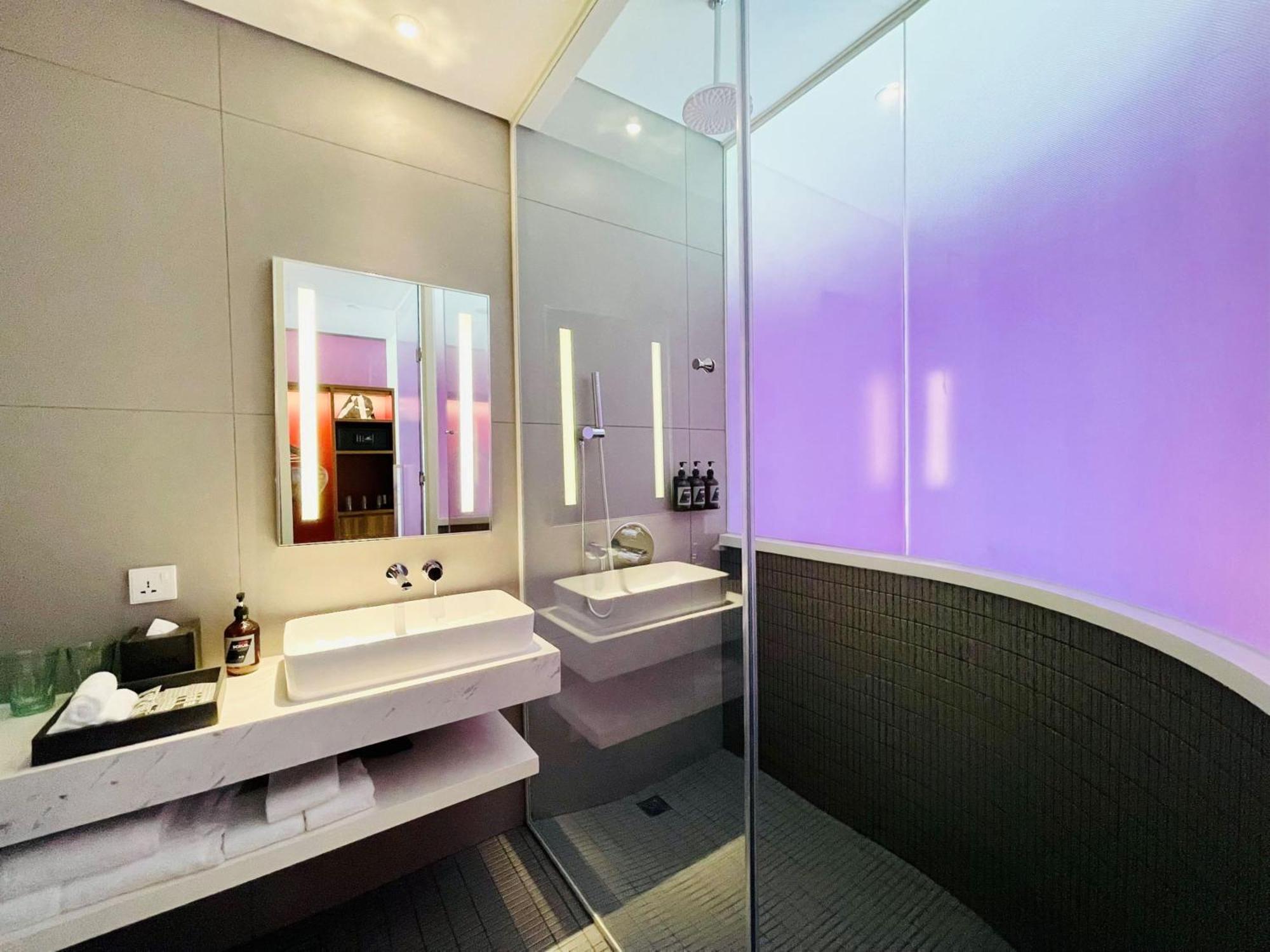 Wink - 24hrs & Rooftop Pool Bar Hotel 4*
