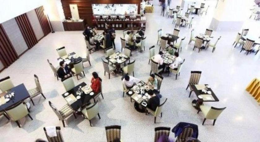 Calidas Landmark72 Royal Hotel 5*