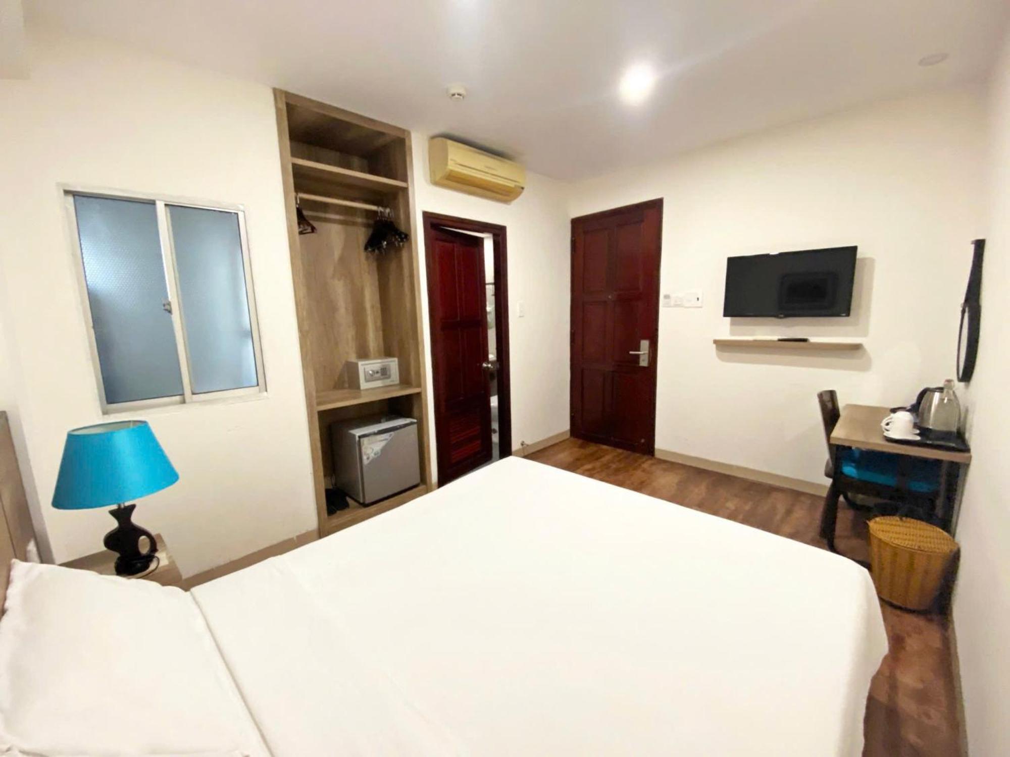 Golden Lotus Hotel 3*