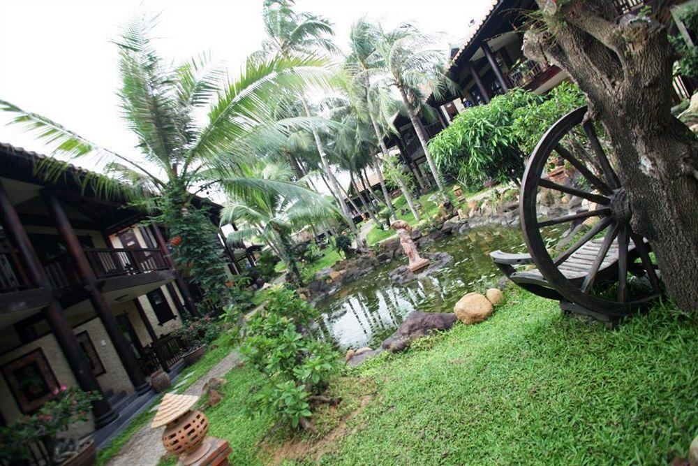 Lotus Village Resort Mũi Né
