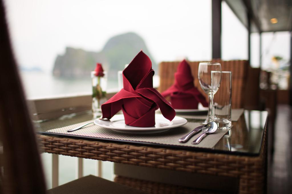 Halong Aclass Stellar Cruise  4*