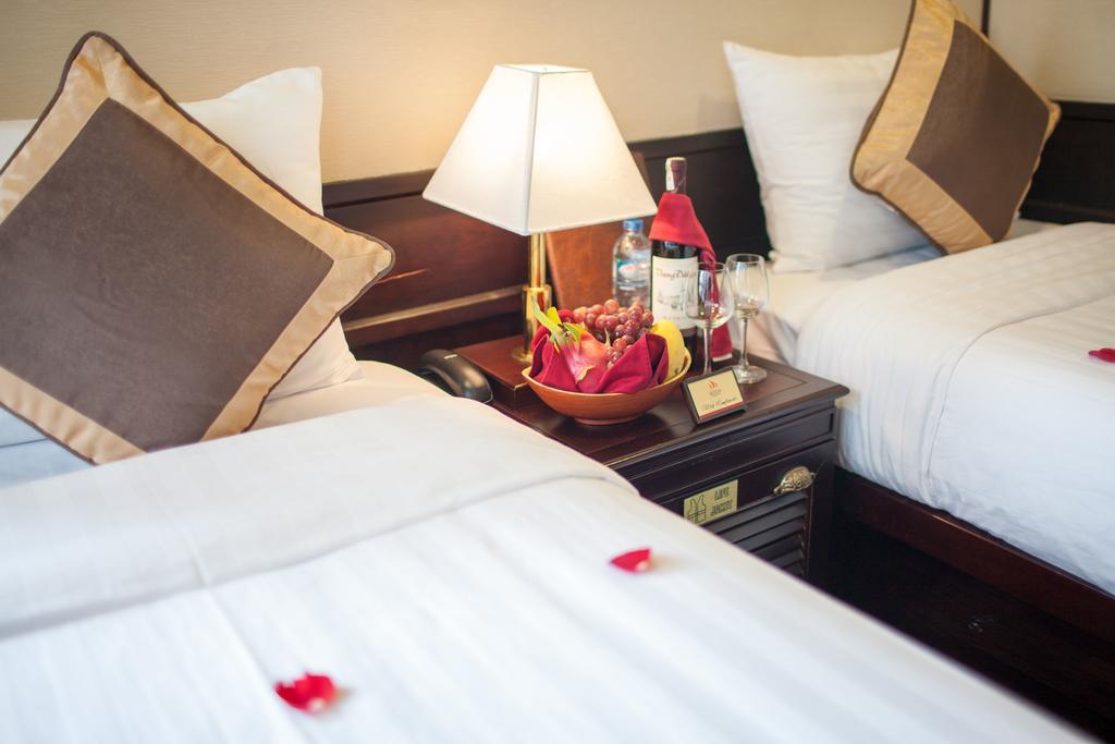 Halong Glory Legend Cruise 4*
