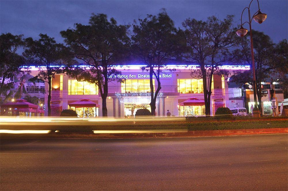 Yasaka Huong Sen
