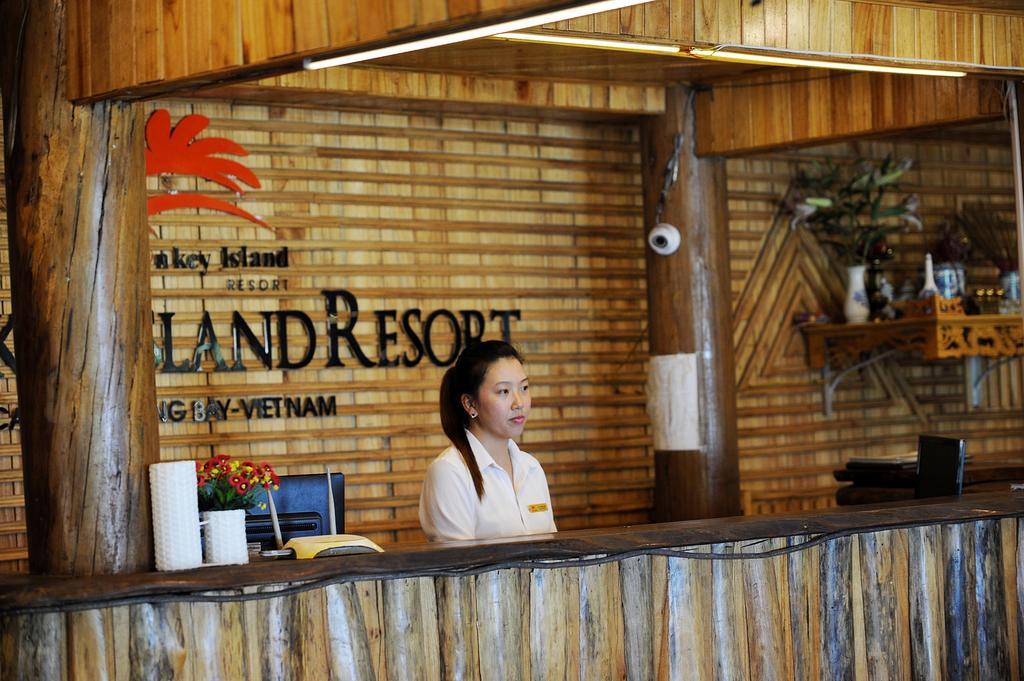 Resort Monkey Island