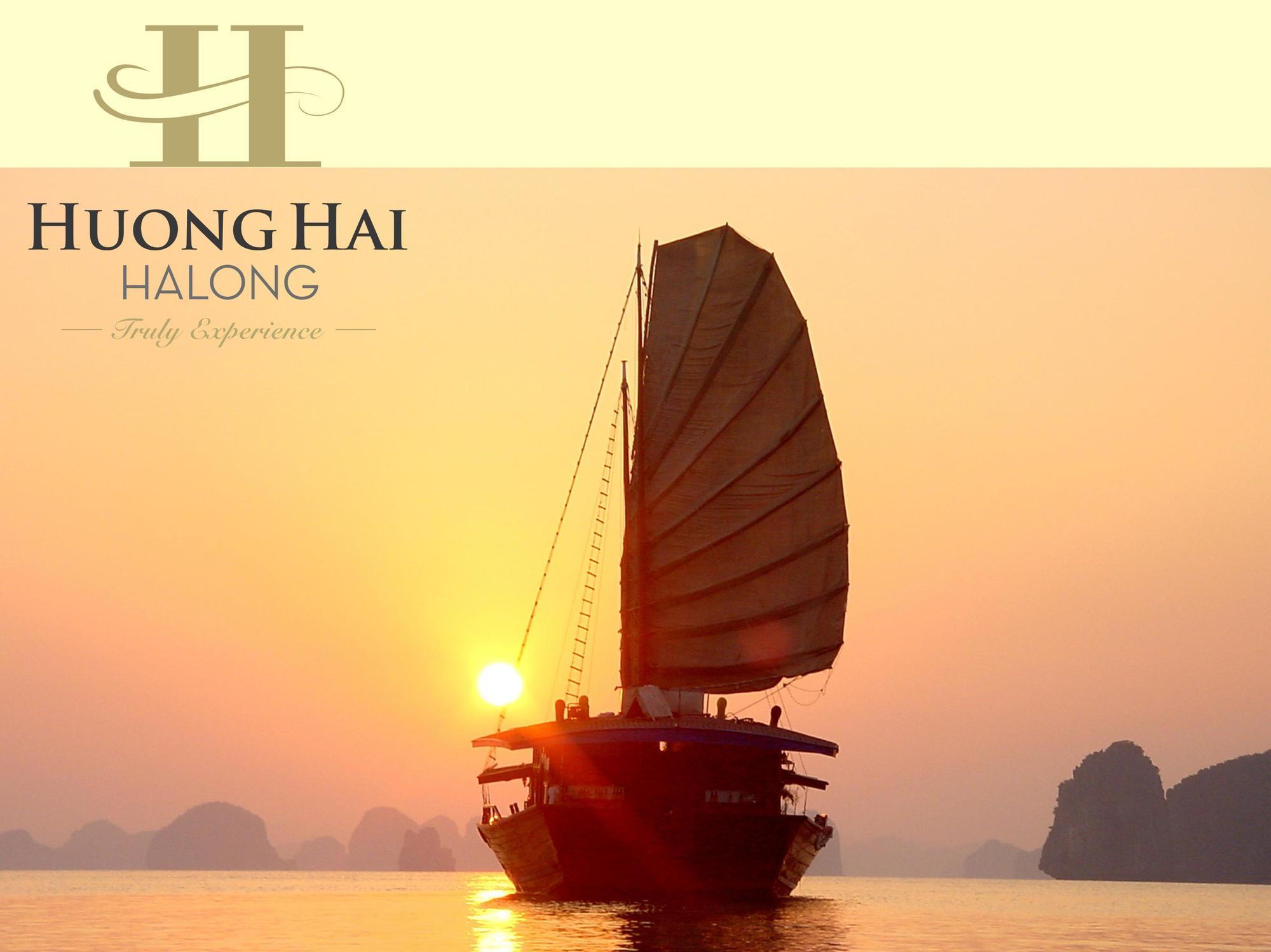 Botel Huong Junks Ha Long