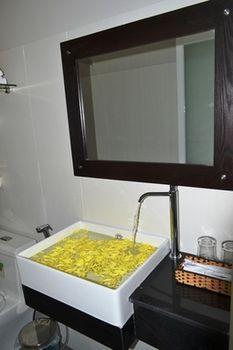 Cosmos By Ht Hotel 2*