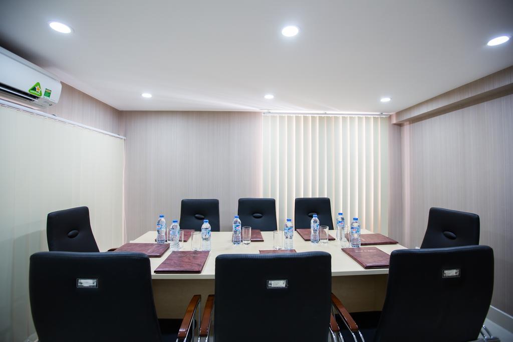 L'odéon Phu My Hung Khách sạn 3*