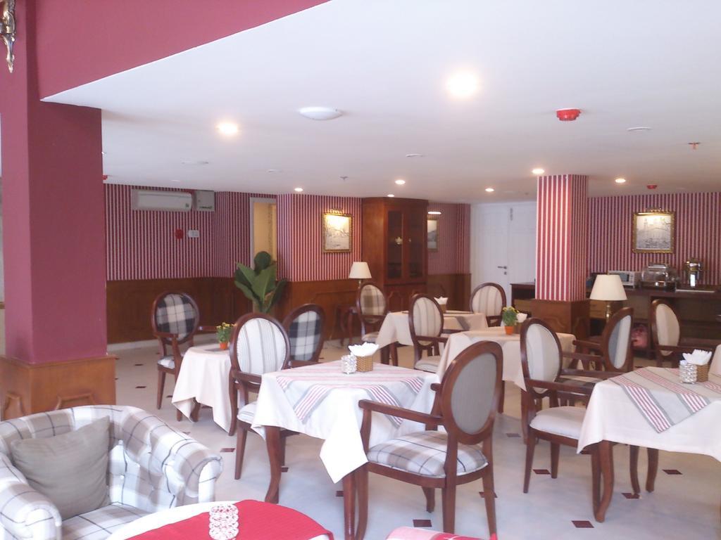 L'odéon Phu My Hung Khách sạn 3*
