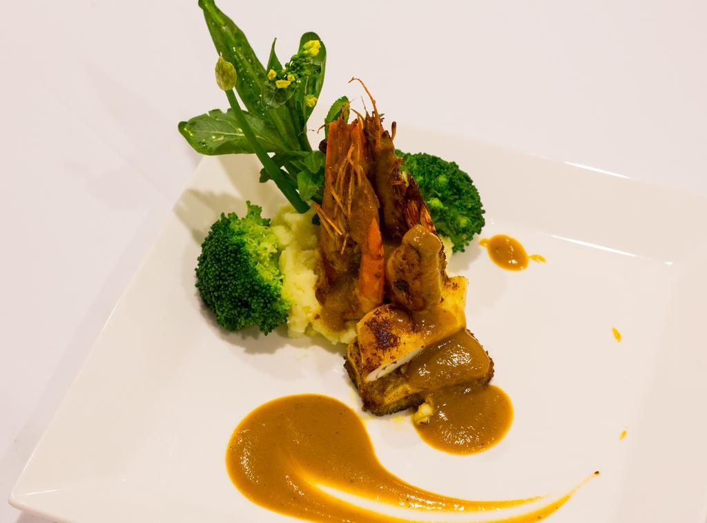 Signature Royal Halong Cruise  Ha Long