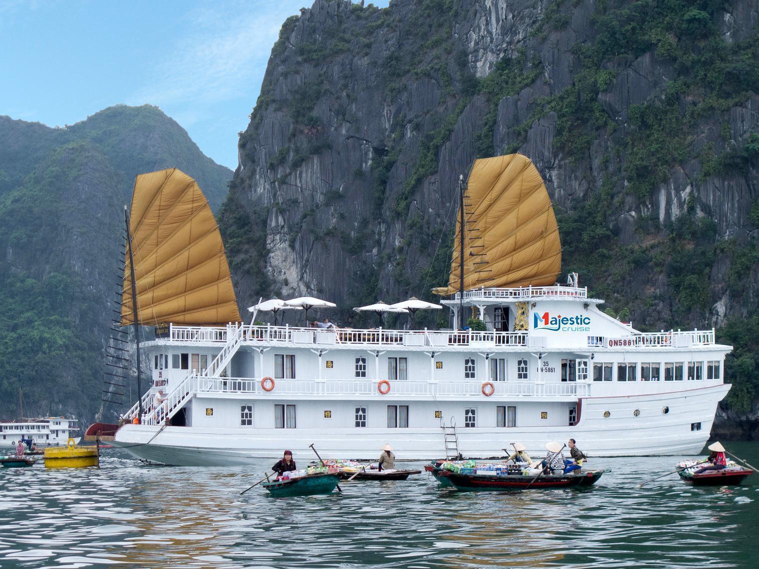 Majestic Halong Cruise  3*