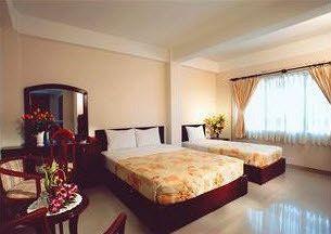 C Hotel- De Tham Bui Vien Walking Street Hotel 3*