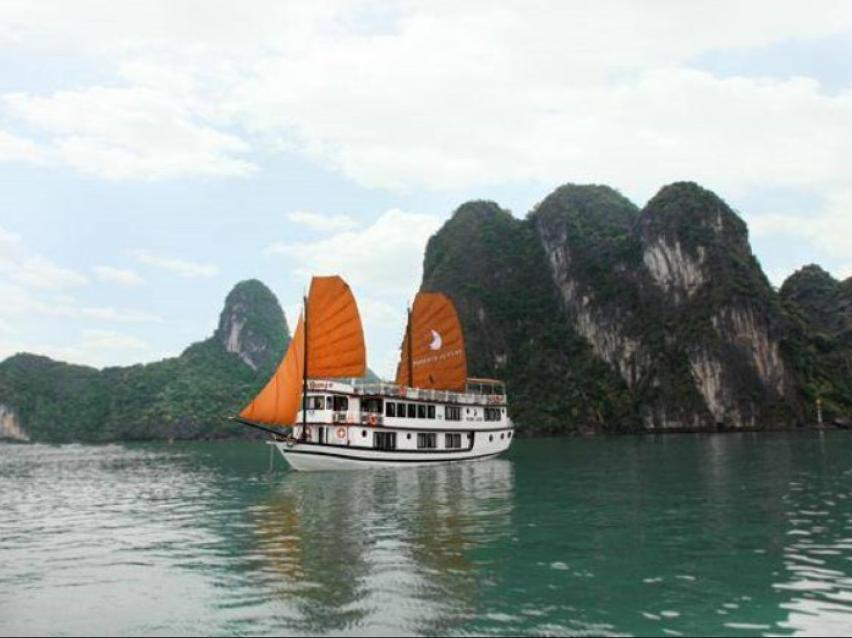 Botel Phoenix Luxury Cruise Ha Long