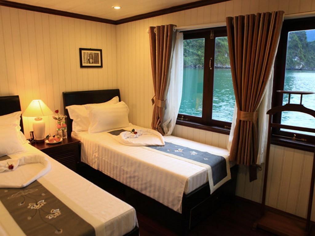 Phoenix Luxury Cruise Ha Long