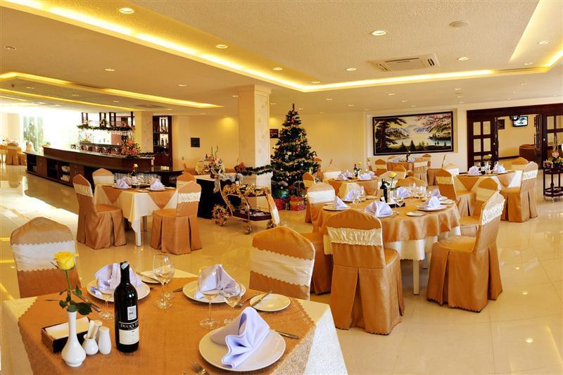 Khach San Park Hotel