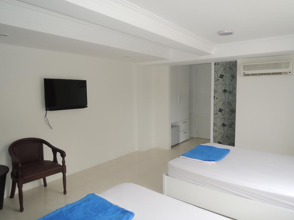 Oasis Hotel *