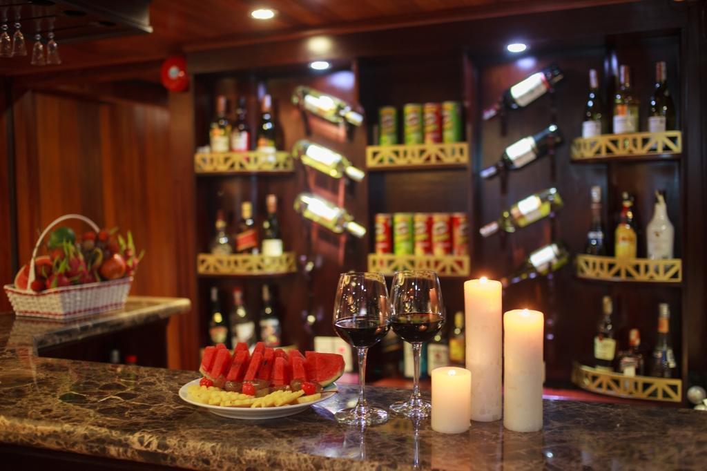 Viola Cruise Halong Bay  4*