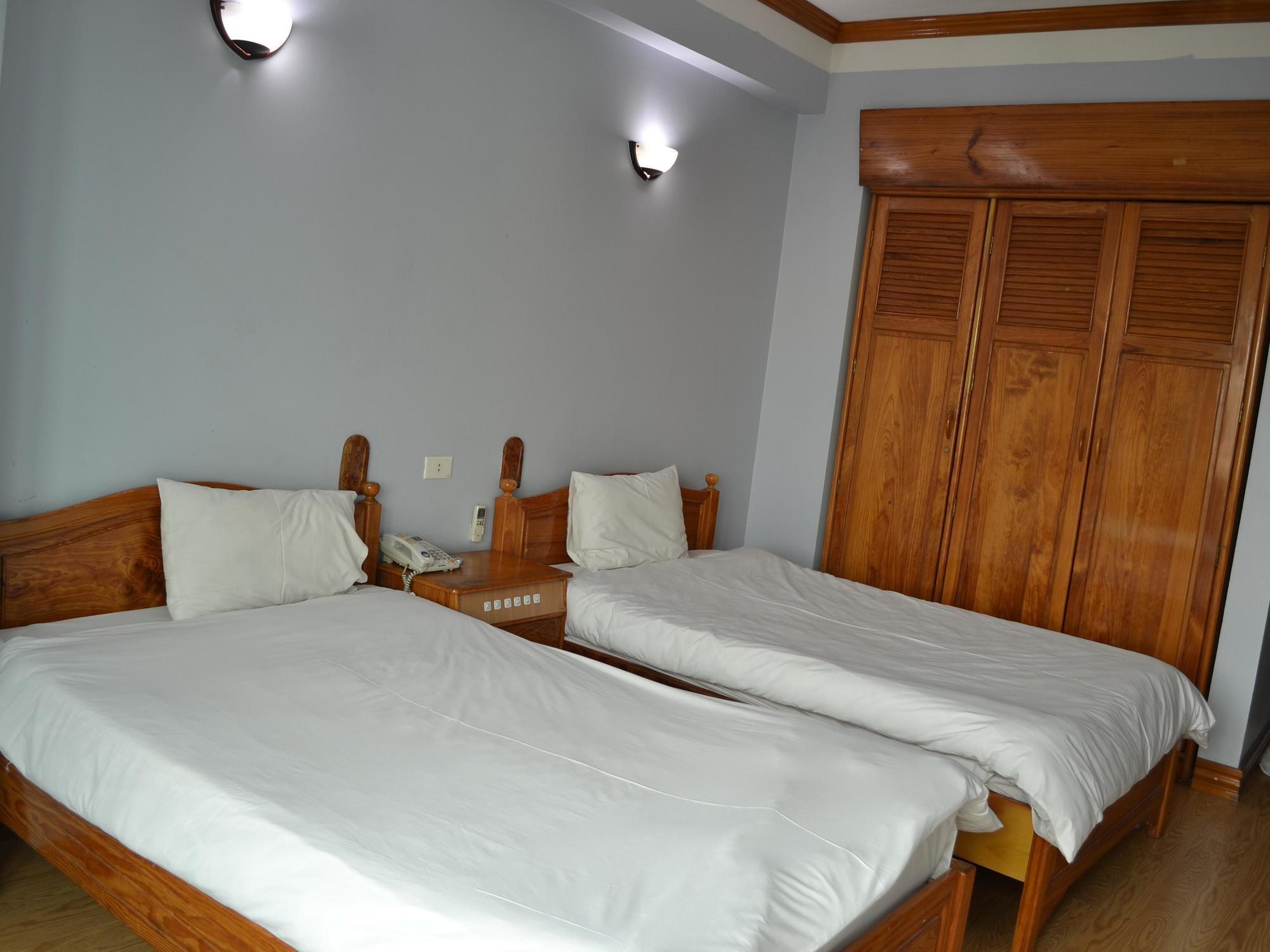 Hotel Green Bay 2*