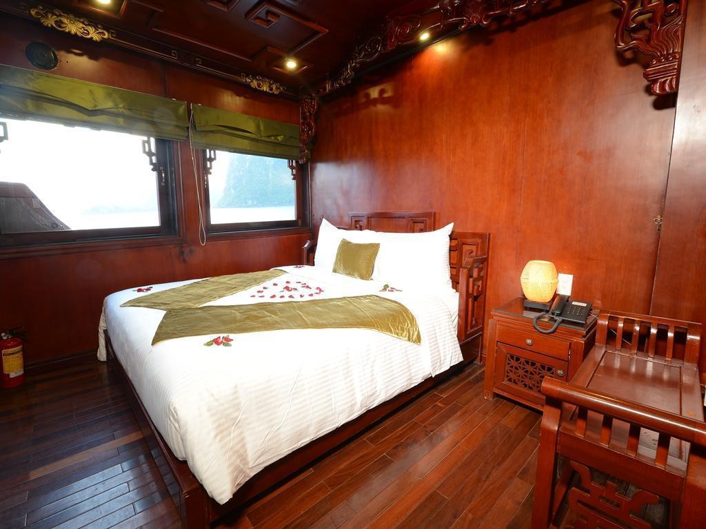 Royal Palace Cruise