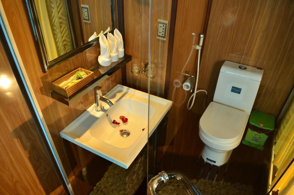 Garden Bay Premium Cruise 4* Ha Long