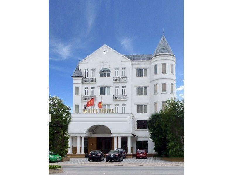 Hotel White