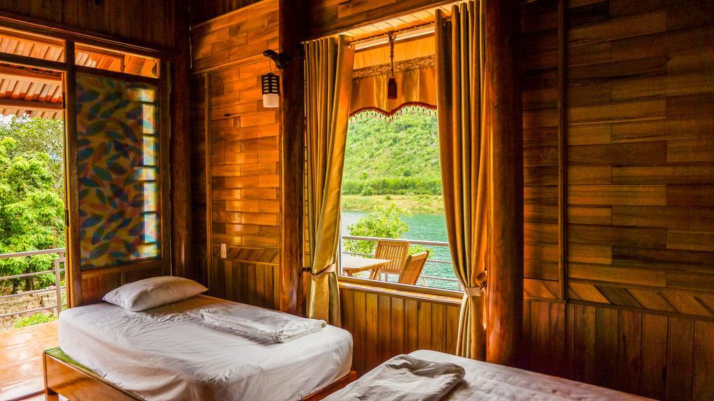 Homestay River House