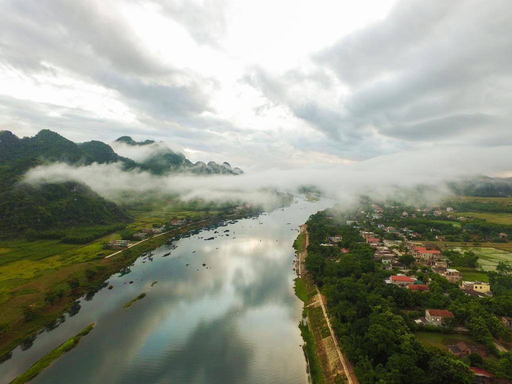 Homestay River House *
