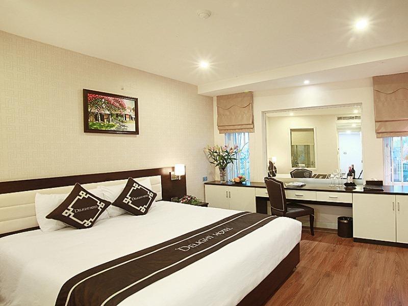 Hotel 20 &