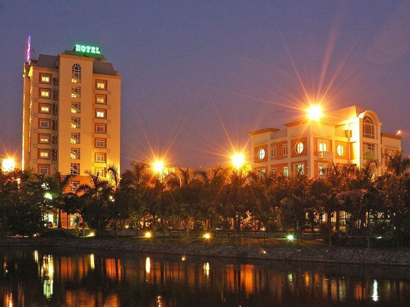Hotel Camela &