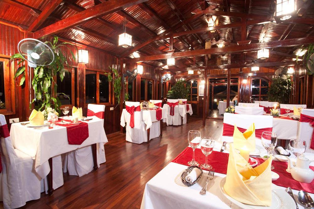 Botel Huong Junks 3*