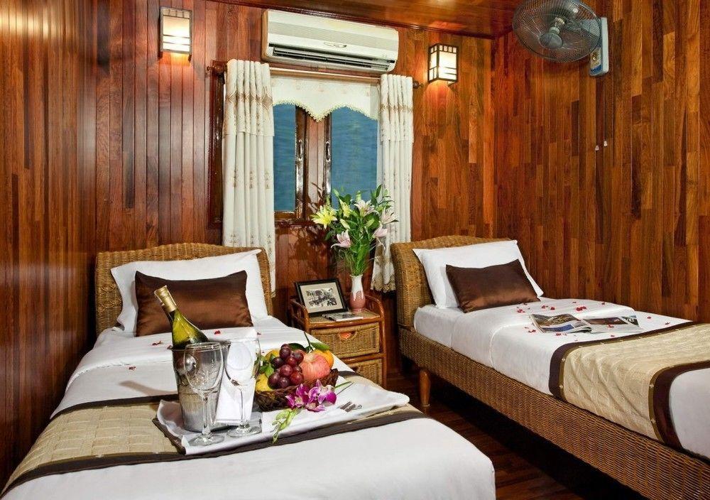 Botel Huong Junks 3*