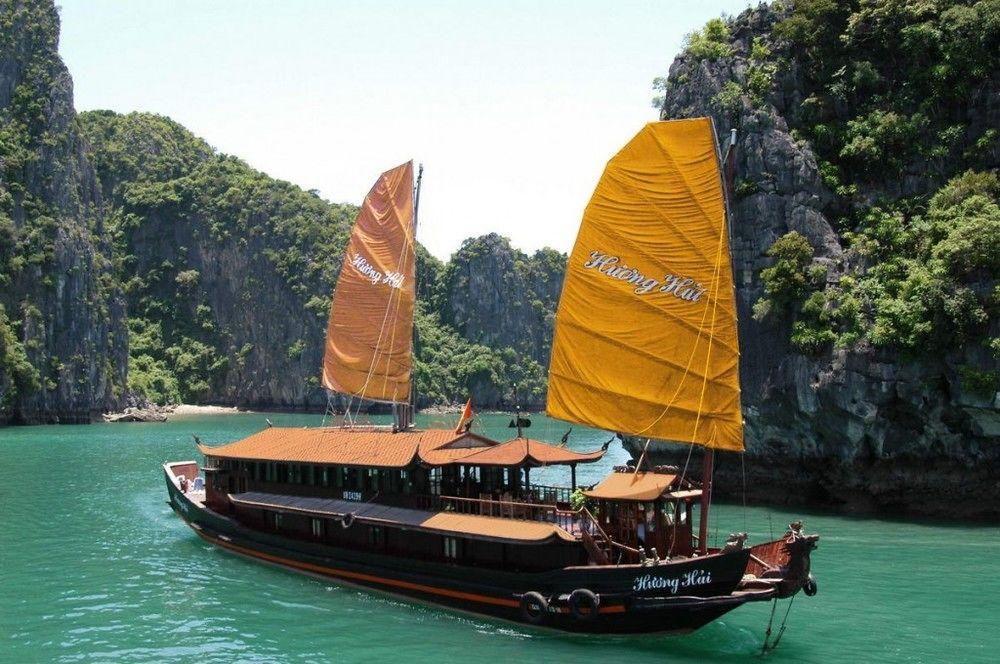 Botel Huong Junks Ha Long