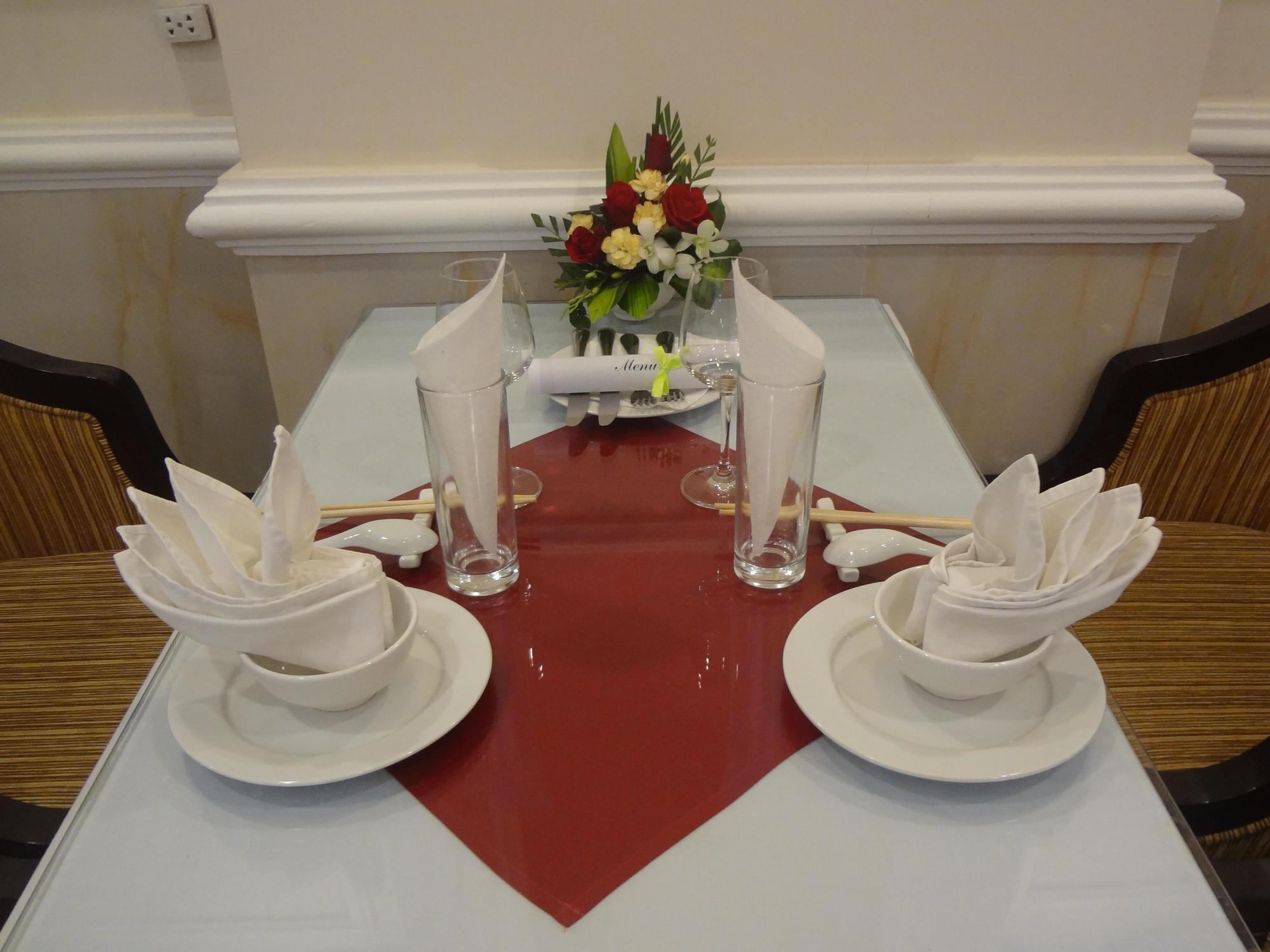 Khách sạn Serene Palace Huế