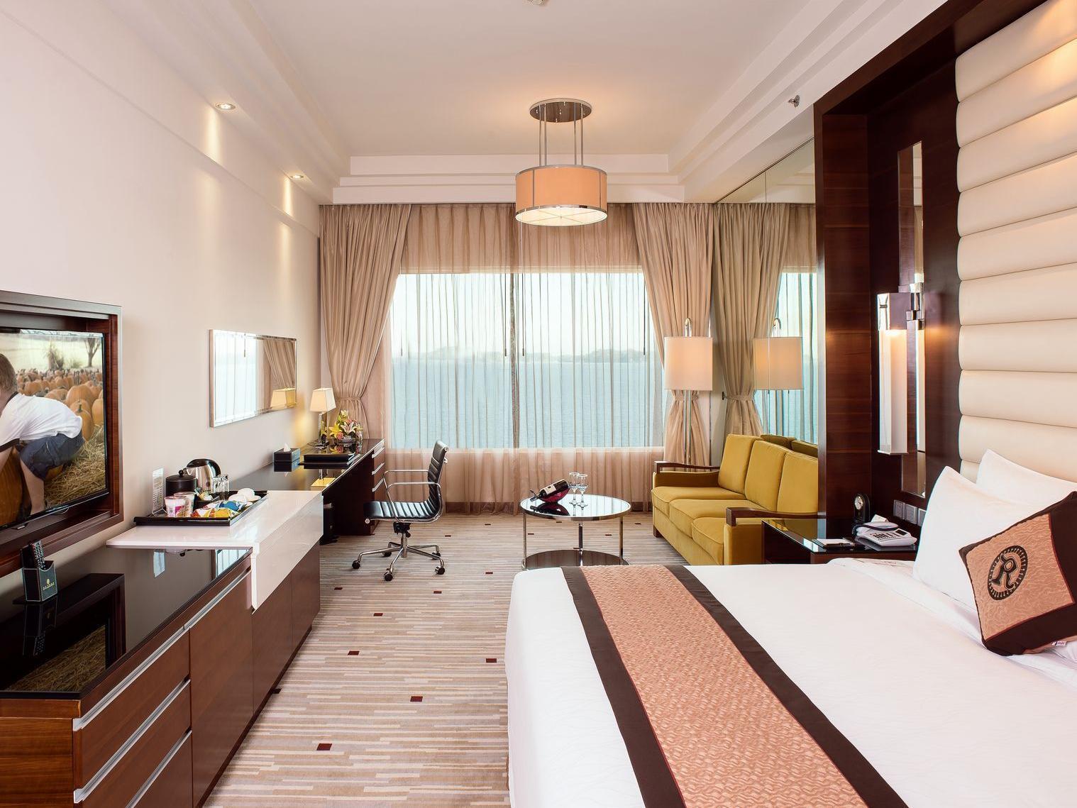 Hotel Royal Halong 5*