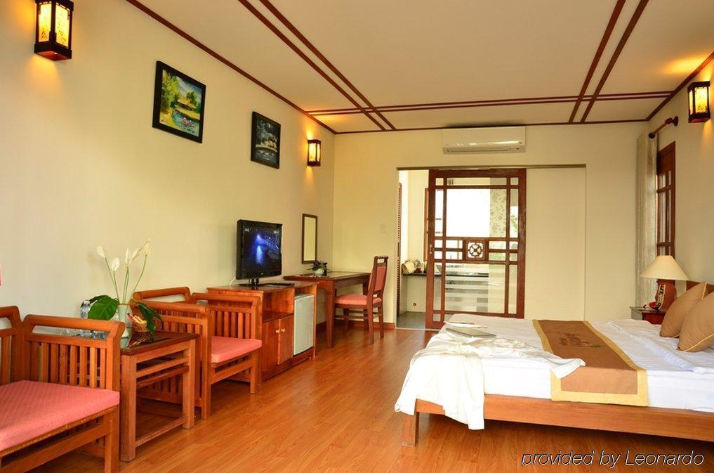 Riverside Bamboo Khách sạn 4*
