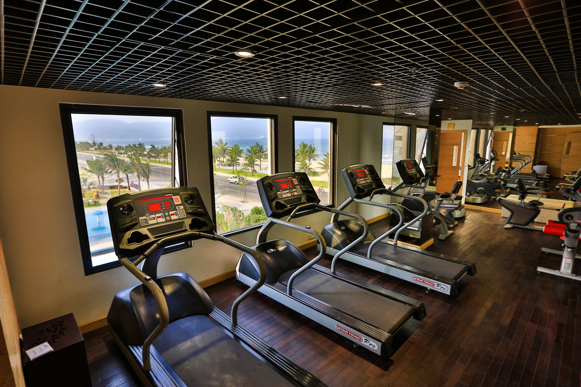 Holiday Beach Hotel Danang 5* Da Nang
