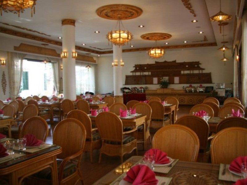 Khách sạn Emm