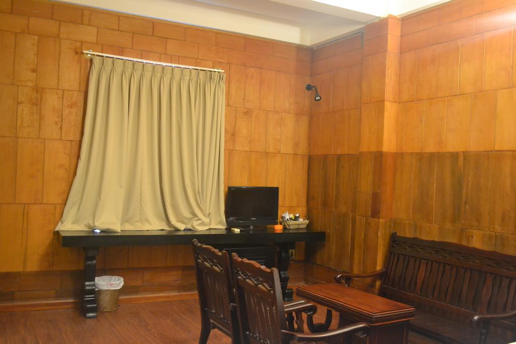 White Lion 2 Hotel 2*