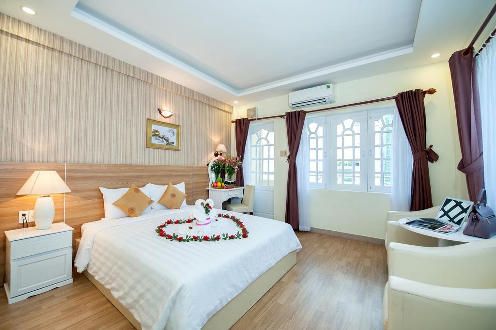 Palm Hotel