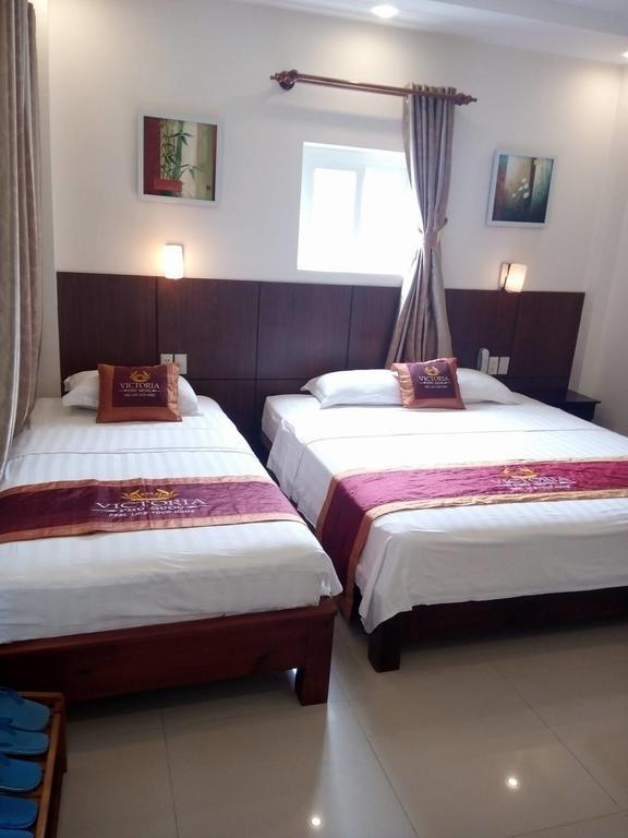 Victoria Hotel *