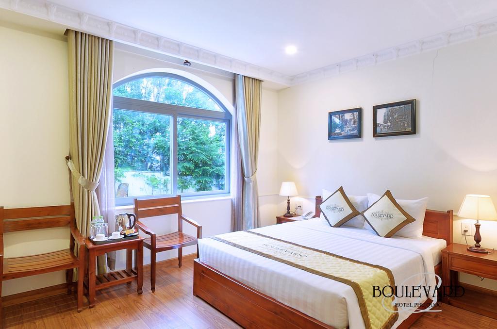 Boulevard Hotel