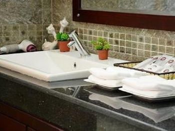 Ba Trung Hotel&spa