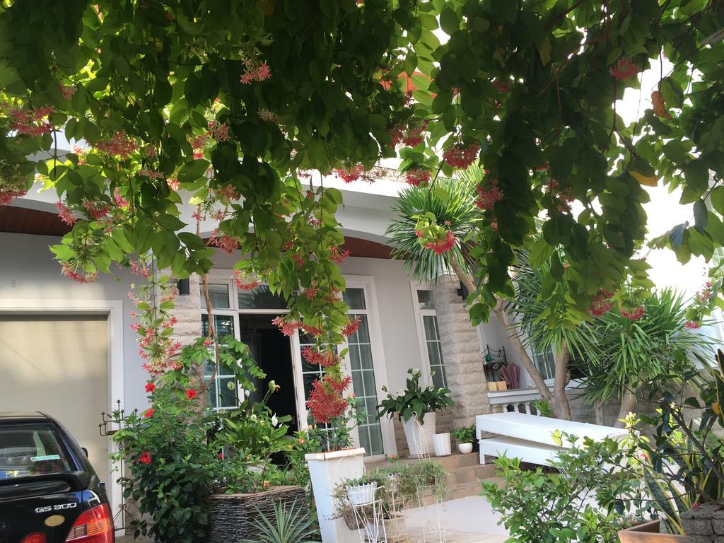 Nancy Caviar Villa *