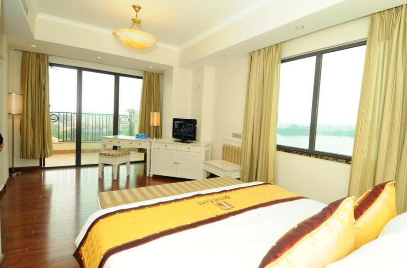 Royal Gate 3*