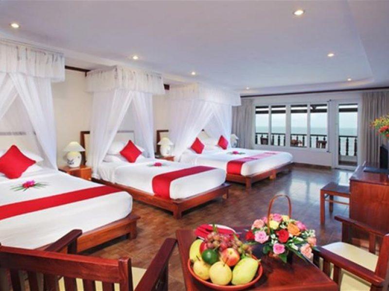 Resort Rock Water Bay