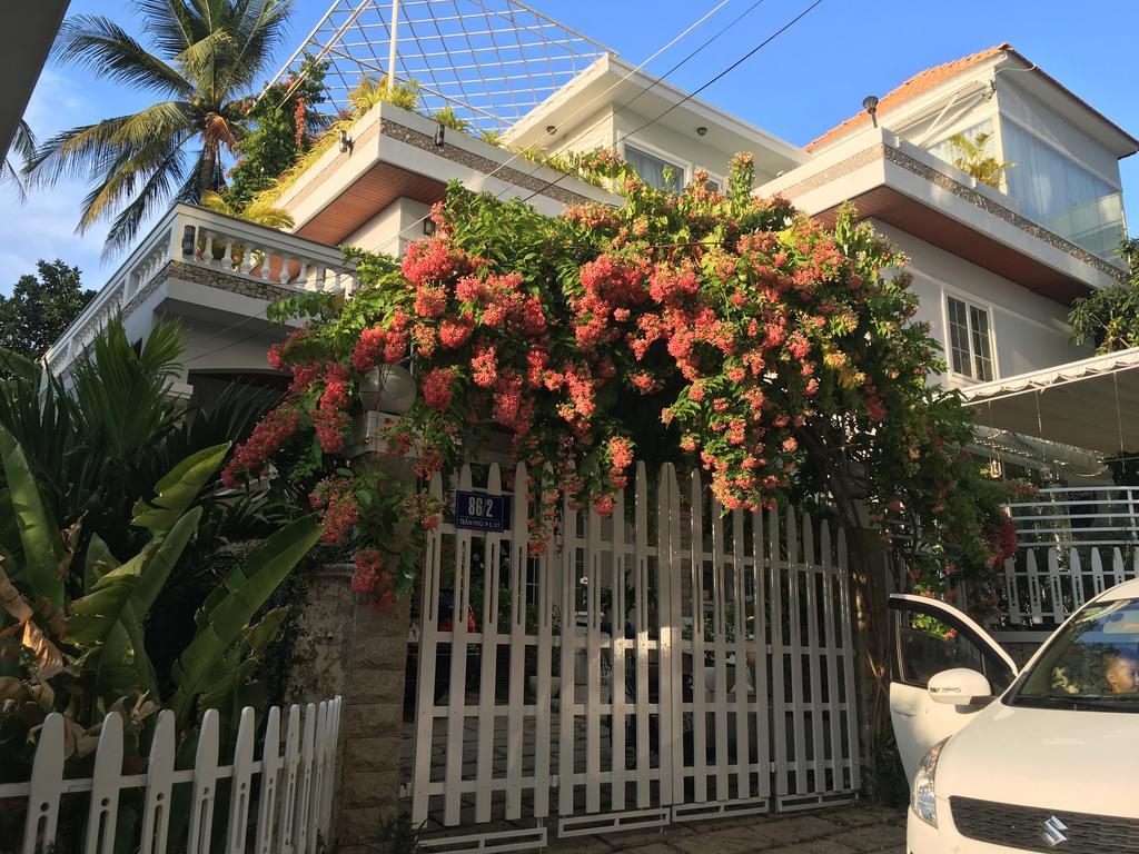 Nancy Caviar Villa *
