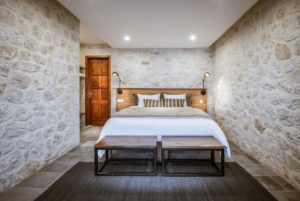 Lodge Topas
